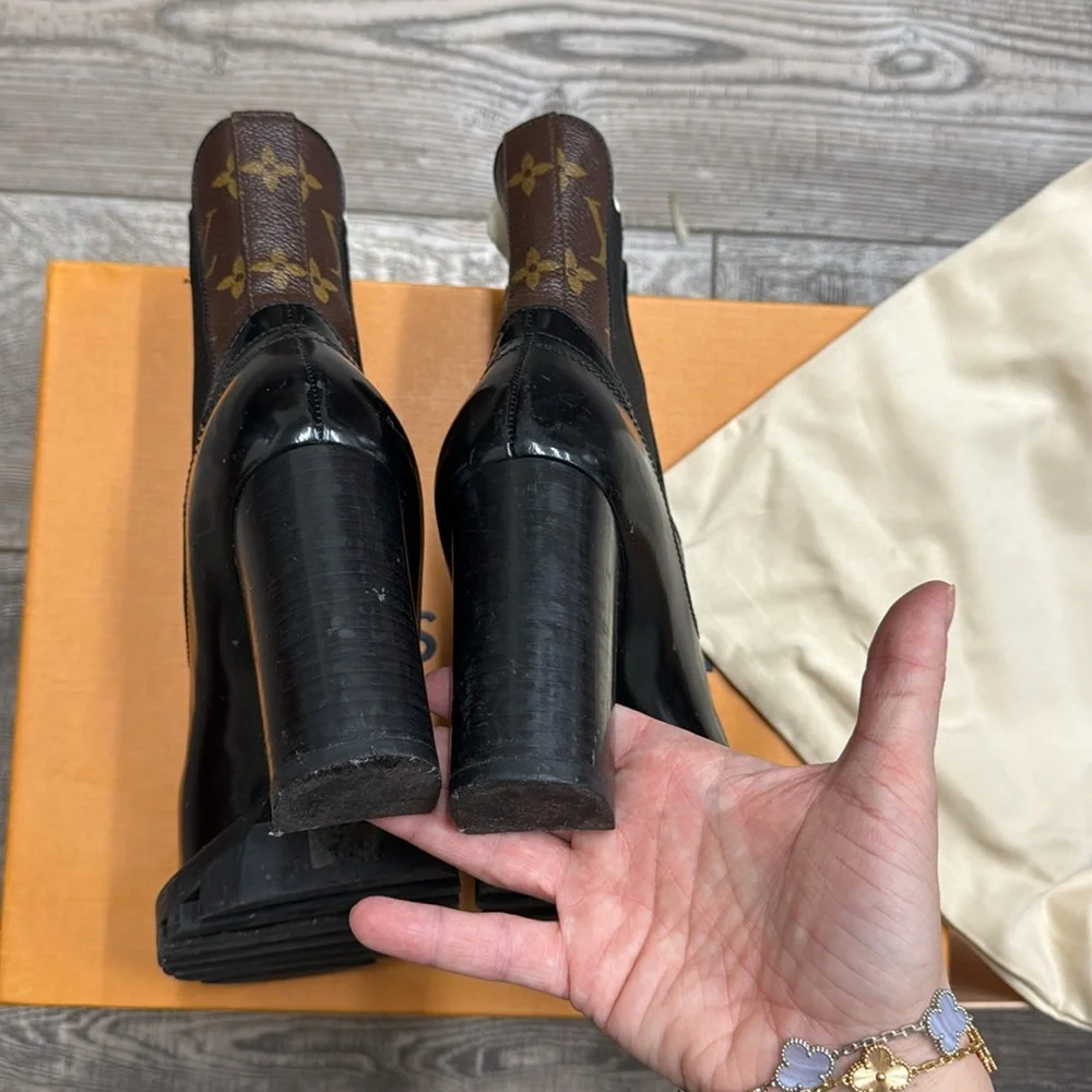 Louis Vuitton Monogram Star Trail Boots - Picture 5 of 7